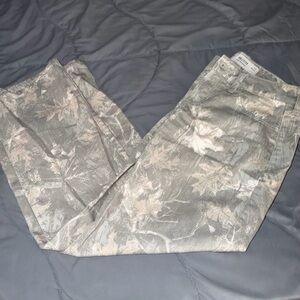 Hollister Women's Straight Leg Jeans - Subtle Gray and Cream